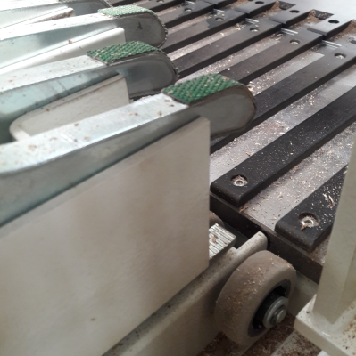 Pinzas empujador dimensionadora